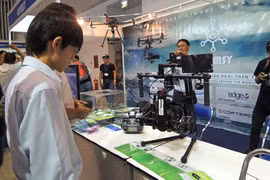 Visitors at a booth of Telefilm 2015 (Photo: vov.vn)
