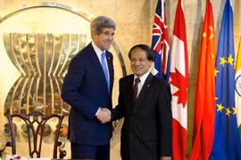 US Secretary of State John Kerry meets with Secretary-General of ASEAN Le Luong Minh. Photo: VNA