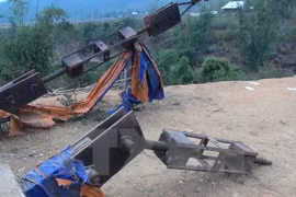 The faulty turnbuckles that did not correspond to the approved design has made the suspension bridge collapsed (Photo: VNA)