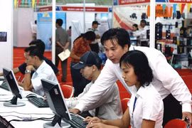 Customers test internet services at the HCM City Centre for Scientific and Technological Information (Photo: VNA)