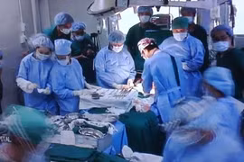 The patient, a 50-year-old man from Tan Phu District, who had cirrhosis of the liver and hepatitis B, was hospitalised with the last stage of liver failure in late July (Source: nld)