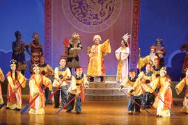 A Tuong Xu Quang (Quang Nam classic drama region) performance is seen at Da Nang's Nguyen Hien Dinh Theatre. ( Photo Da Nang Newspaper)