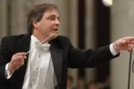 Amerian conductor Dorian Wilson. Photo: VNA