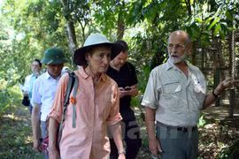 Secretary of the US Department of the Interior Sally Jewell visits the Cuc Phuong National Park (Photo: VNA)