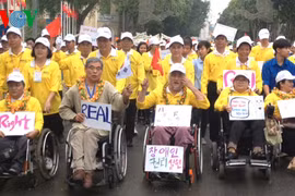 The programme aims to call for people from a variety of social strata to join hands and care for those with disabilities (Photo: vov.vn)