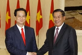 Prime Minister Nguyen Tan Dung held talks with his Cambodian counterpart, Samdech Hun Sen (source: VNA)