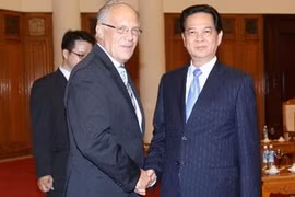 PM Nguyen Tan Dung meets with head of the Swiss Federal Department of Economic Affairs, Education and Research Johann N. Schneider-Ammann. Photo: VNA