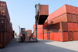 Containers are loaded at a port in Vietnam (Photo: VNA)