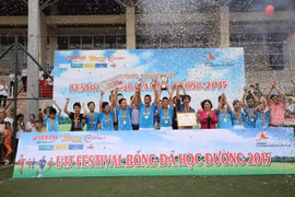 Team U13 Ngoc Lam won the 2015 U13 school football festival (Photo: Organising Board)