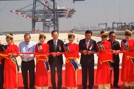 The ribbon cutting ceremony for the port. Photo: VNA