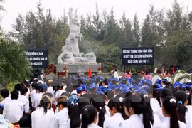 Incence offering ceremony in Son My relic site (Photo: VNA)