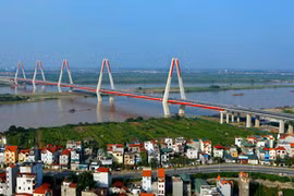 Nhat Tan Bridge spanning the Red River in Hanoi (Photo: hanoimoi.com.vn)