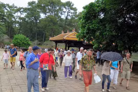 Visitors to the Hue Imperial City (Photo: VNA)