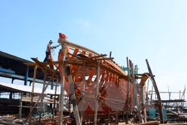 A wooden fishing ship under construction (Photo: VNA)