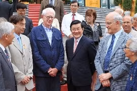 President Truong Tan Sang meets foreign scientists attending the ninth "Meet Vietnam" (Photo: VNA)