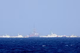 China maintains six warships in Vietnam's waters to defend the illegal oil rig. Photo: VNA