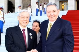 First Secretary Raul Castro Ruz and Party General Secretary Nguyen Phu Trong (Photo: Tri Dung/VNA)