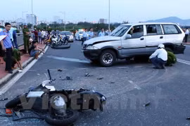 An accident on Thuan Phuoc Bridge in central Da Nang city on July 13 (Photo: VNA)