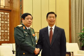 Defence Minister Gen. Phung Quang Thanh met his Chinese counterpart Chang Wanquan during an official visit to China. (Source: VNA)