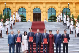 Party General Secretary and State President To Lam (centre), new Vietnamese ambassadors and delegates. (Source: VNA)
