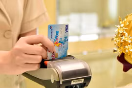 Cutting fees for international credit cards to boost cashless payments