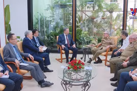 Top leader meets with General Raul Castro in Havana