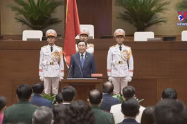 Vuong Dinh Hue re-elected as Vietnam's legislative leader
