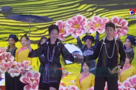 Lao Cai launches week of ethnic groups’ traditional outfits