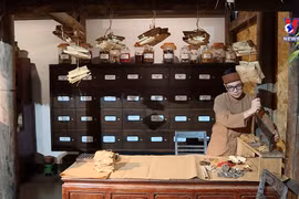 Maintaining old crafts along Hanoi’s old streets