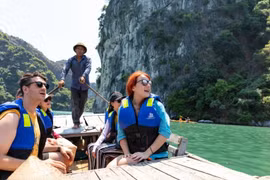 Vietnam welcomes first New Year visitors