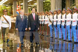 President Tran Dai Quang holds talks with Cuban leader