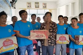 Indonesia returns 51 Vietnamese fishermen 