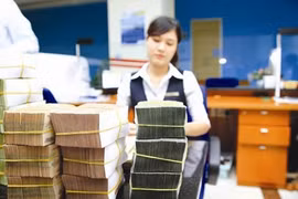 Banks raise deposit rates ahead of SBV rules
