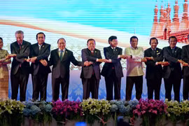 Prime Minister meets with Lao, Philippine leaders