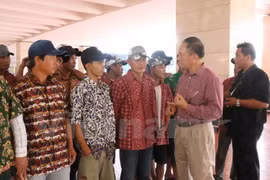 Detained Vietnamese fishermen return home from Indonesia