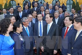 President meets Vietnamese ambassadors abroad 