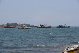 Philippines arrests dozens of Vietnamese, Chinese fishermen 