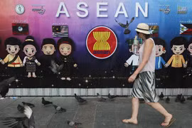 Thailand revises down tourism income target for 2017