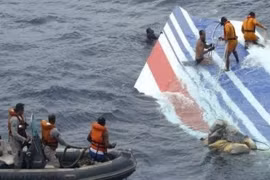Hunt for MH370 suspended