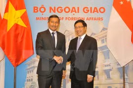 Vietnam, Singapore to seek new direction for beefing up cooperation 