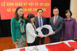 French activist gives museum mementos from President Ho Chi Minh