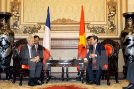 HCM City seeks stronger ties with French localities 