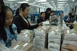 Banks cut lending interest rates on gov’t advice