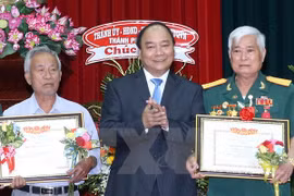 Prime Minister honours outstanding war heroes