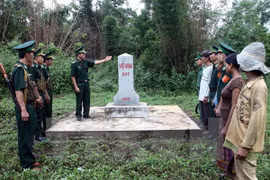 Vietnam, Laos provinces review border marker planting project