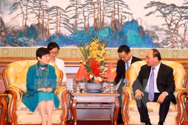 PM hosts Chinese friendship activitists in Beijing 