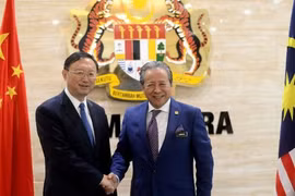 Malaysia, China agree to settle East Sea issues through DOC 