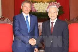 Romanian PM welcomed by Vietnamese top leaders 