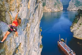 Cat Ba cliffs and rock-climbing enthusiasts, a heavenly match