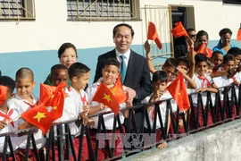 President visits school, monuments in Havana